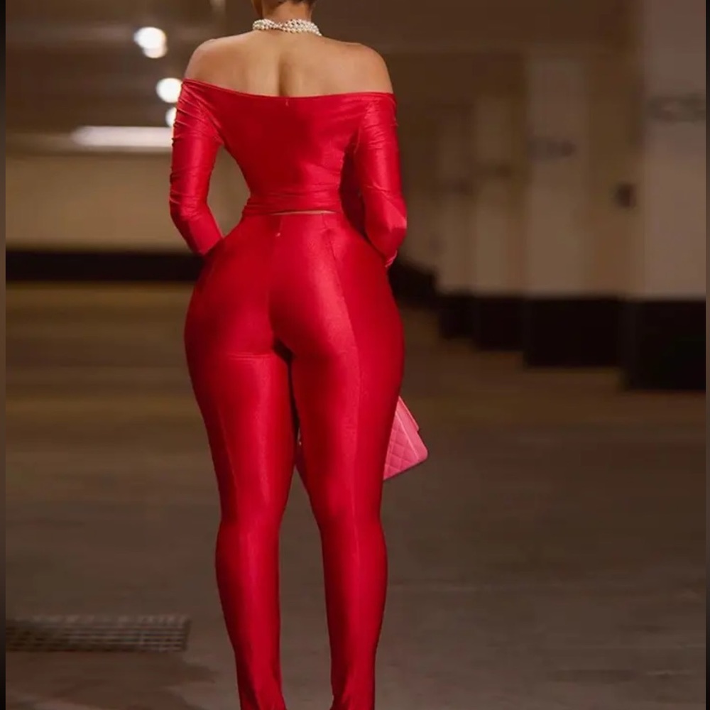 RED ROSE! (Two Piece Set) - Picture 3 of 5